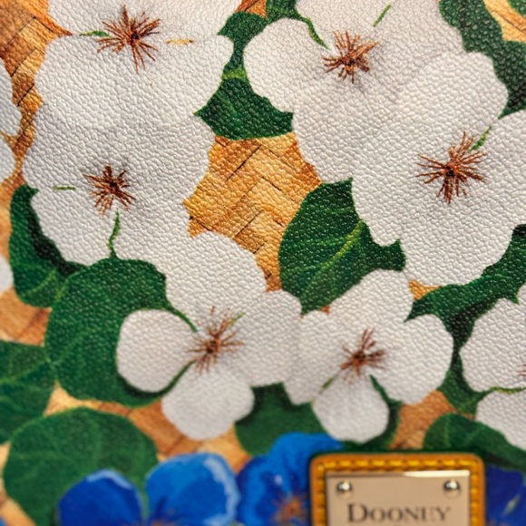 NWT Dooney & Bourke Floral Leisure Shopper - Blue and White - COA - Picture 2 of 5